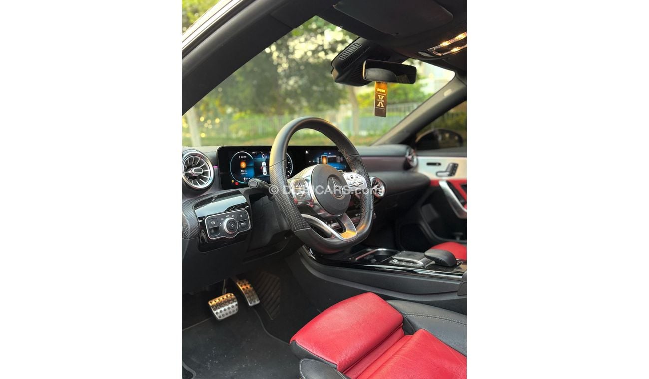 Mercedes-Benz CLA 250 Premium + 2.0L