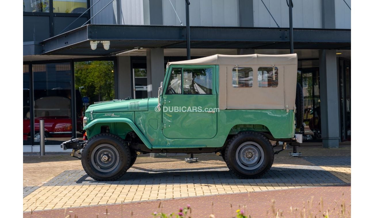 Toyota FJ Cruiser FJ-40