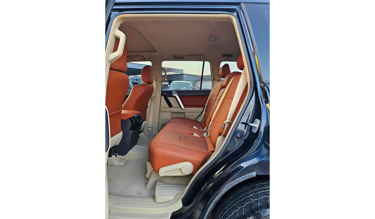 تويوتا برادو GXR / SUNROOF/ BACK TYRE/ LEATHER SEATS/ LOW MILEAGE/  LOT# 204703