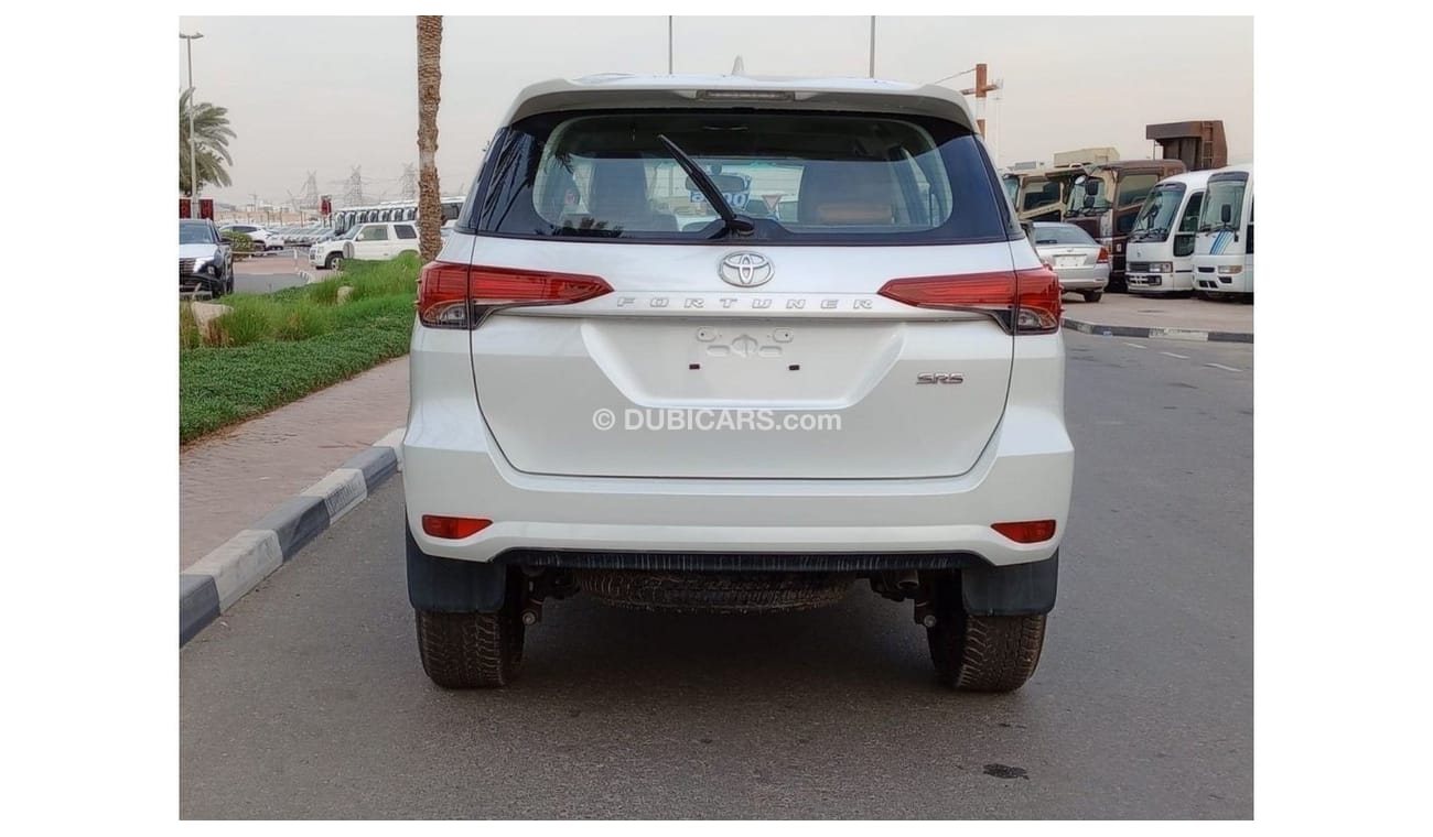 تويوتا فورتونر SR5 2023 A/T 4X4 , V4 2.7L Gasoline suv White color EXPORT ONLY