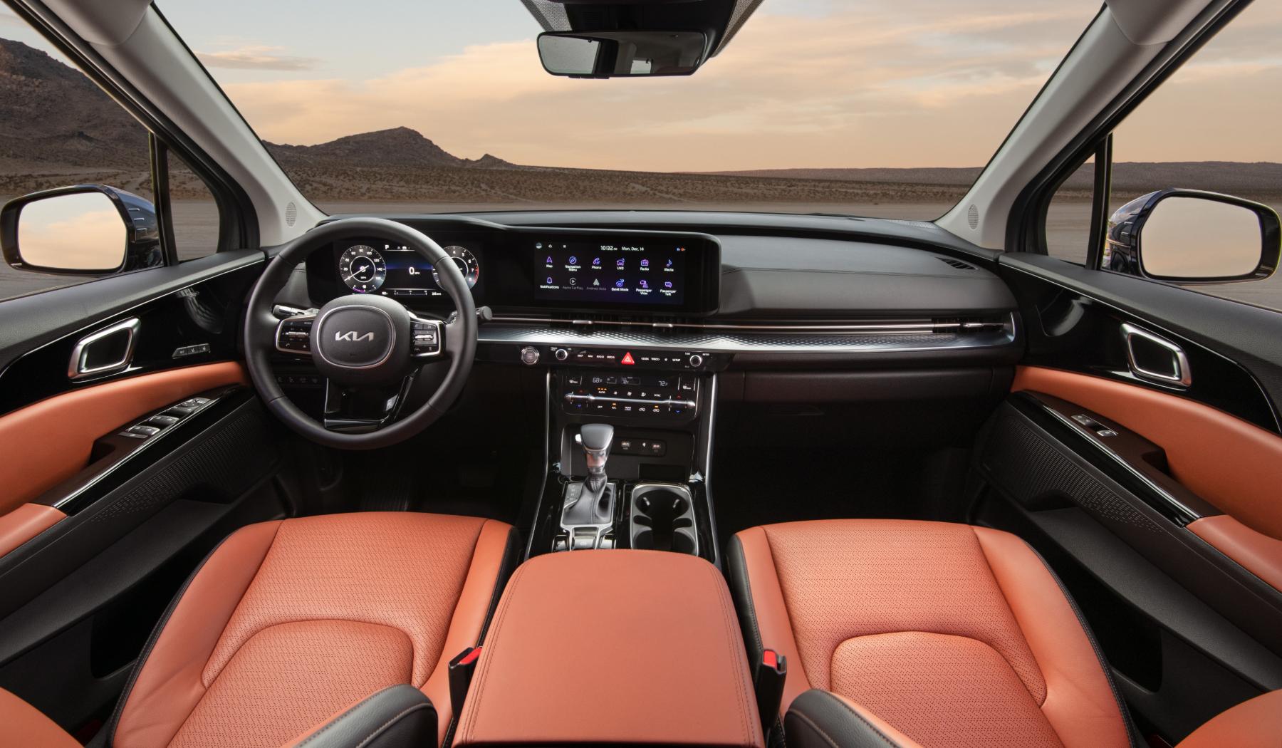 Kia Grand Carnival interior - Cockpit