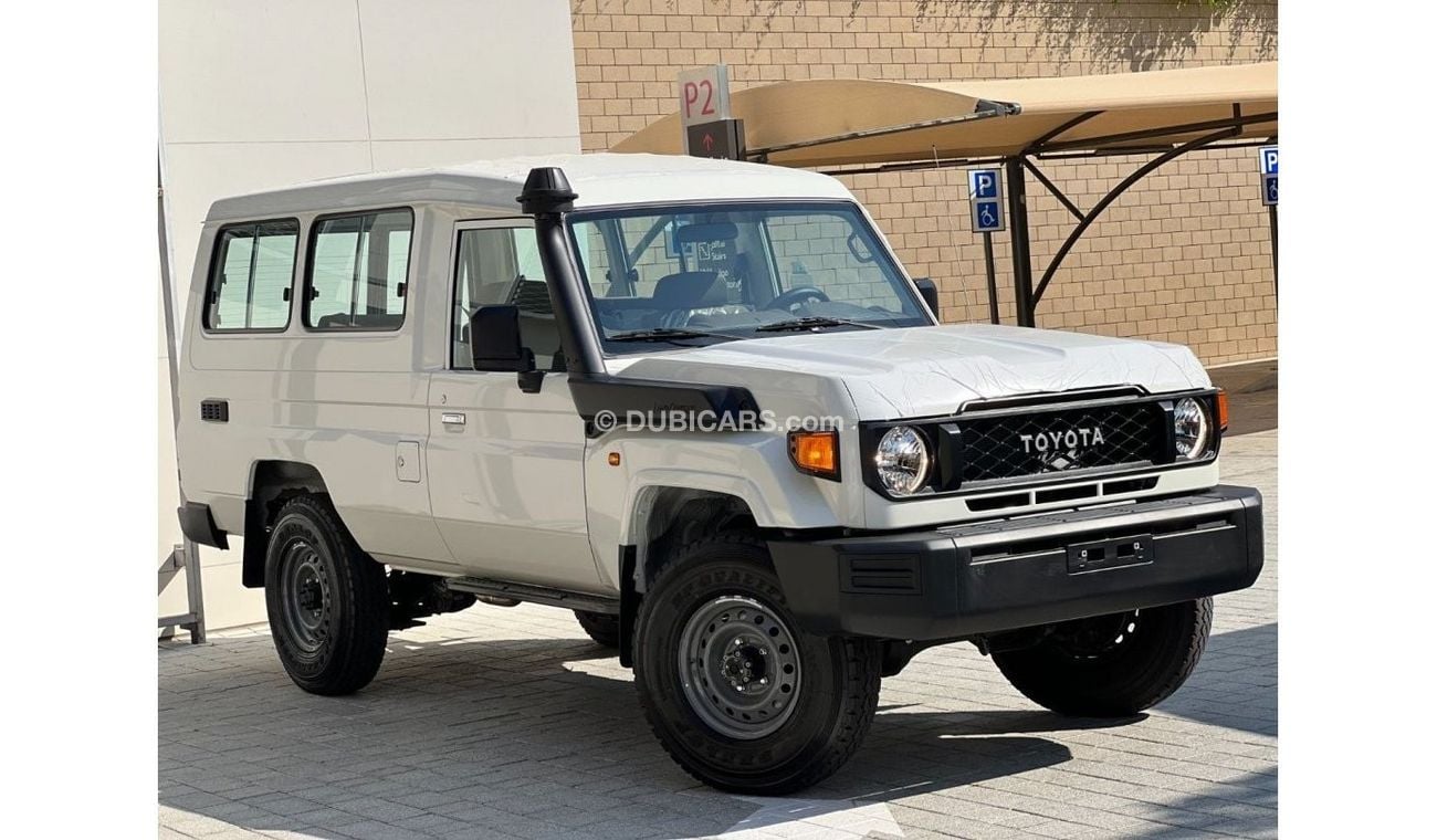 تويوتا لاند كروزر 70 New Toyota Land Cruiser Pick Up 4.0L Hard Top DLX M/T 2024