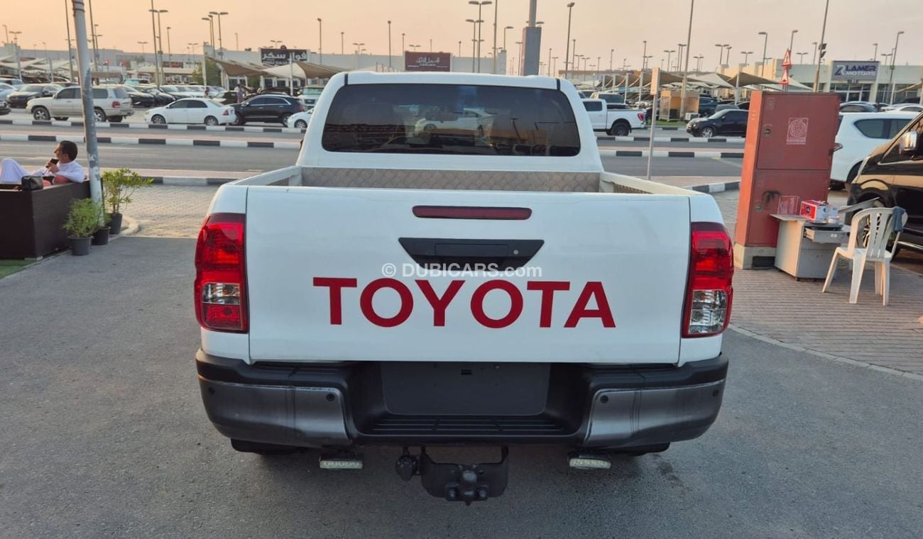 تويوتا هيلوكس S GLX 2.8L 4WD M/T Toyota Hilux 2022 V4 2.8L diesel manual clean car without accident without paint 