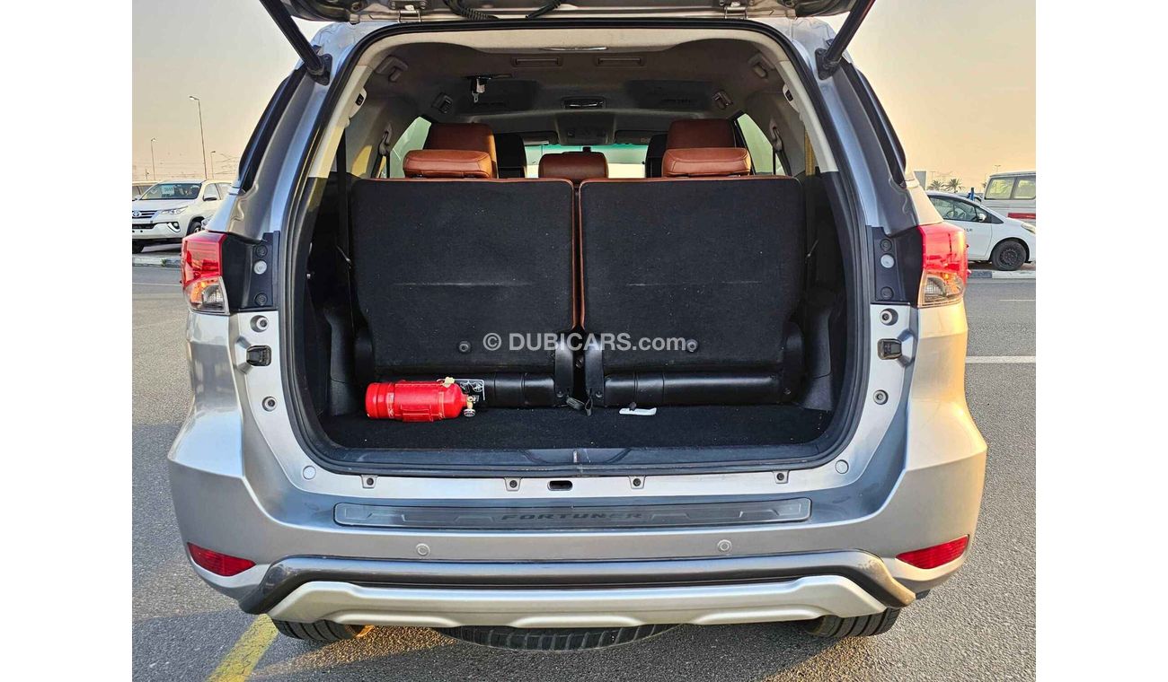 تويوتا فورتونر VXR V6/ 4WD/ AUTO TRUNK/TRIPTONIC/ DVD/ HEAD REST/ LEATHER/ EXPORT ONLY / LOT# 31141