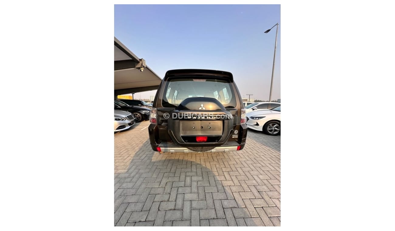 Mitsubishi Pajero GLS Highline خليجي خاليه من الحوادث