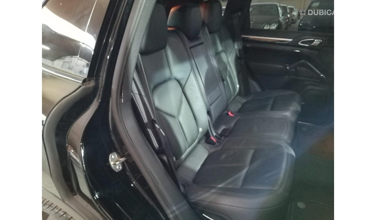 بورش كايان أس PORSCHE CAYENNE S 4.8L 2011, SUNROOF, ROOF RAILS AND MORE..