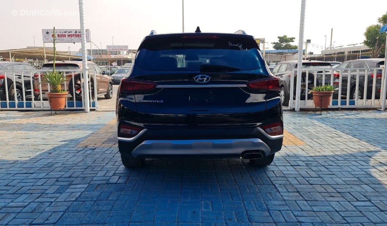 Hyundai Santa Fe car in good condition 2020 2.4L 4WD full configuration