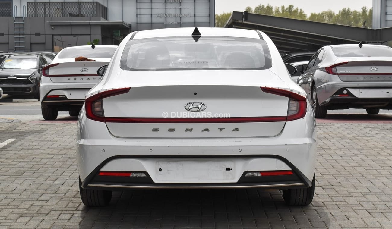 Hyundai Sonata Mid option خاليه من الحوادث