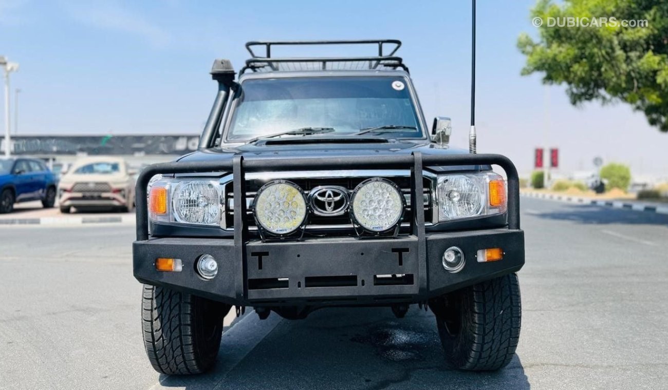 Toyota Land Cruiser Pick Up SINGLE CABIN | IRON BULL BAR AND ROOF RACK INSRALLED | 4.5L DIESEL | MANUAL TRANSMISSION | 2011 | AI