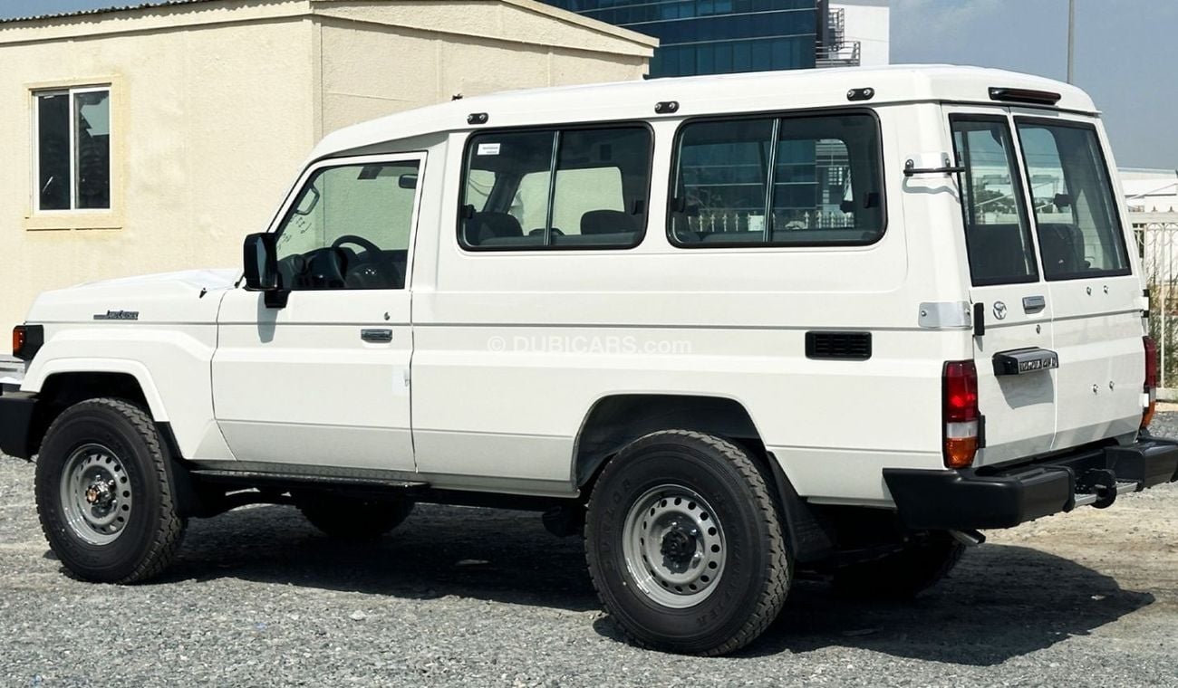 Toyota Land Cruiser Hard Top 78 4.2L DIESEL 13 SEATER MANUAL TRANSMISSION ( ONLY FOR AFRICA)