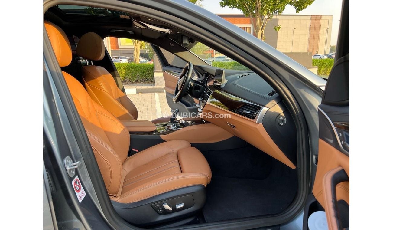 بي أم دبليو 530i Luxury M Sport Package 2.0L