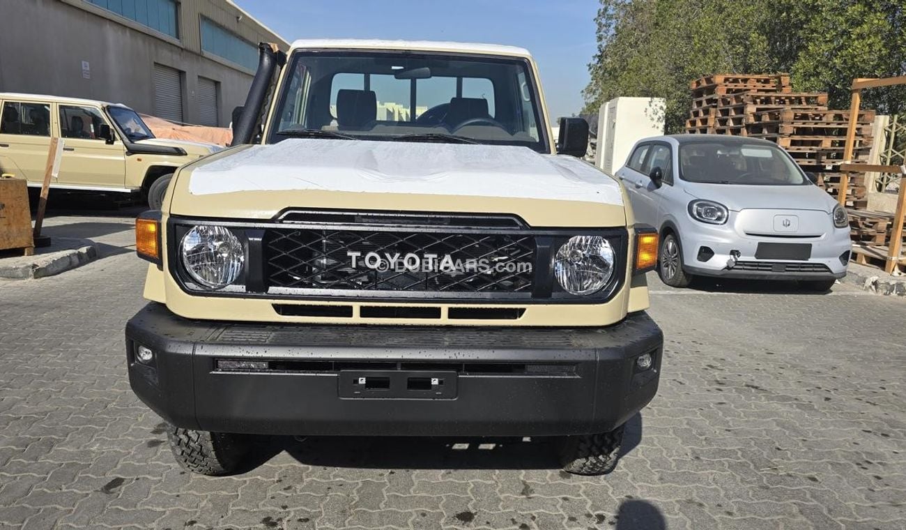 Toyota Land Cruiser Pick Up TOYOTA LAND CRUISER SINGLE CABIN PETROL V6 STD E AUTO 2025 MODEL