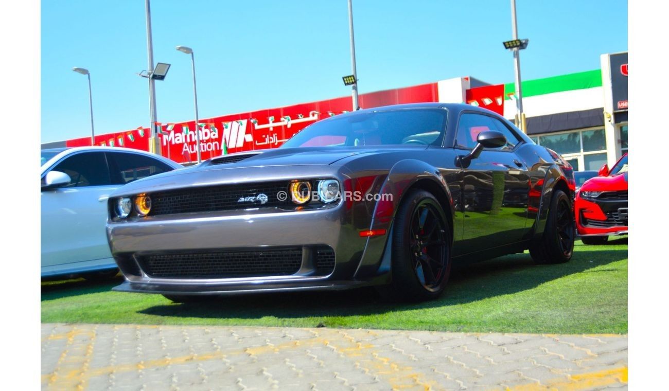 دودج تشالينجر SRT  V8 Scat Pack 6.4L (485 HP)--VERY CLEAN AND GOOD CONDITION