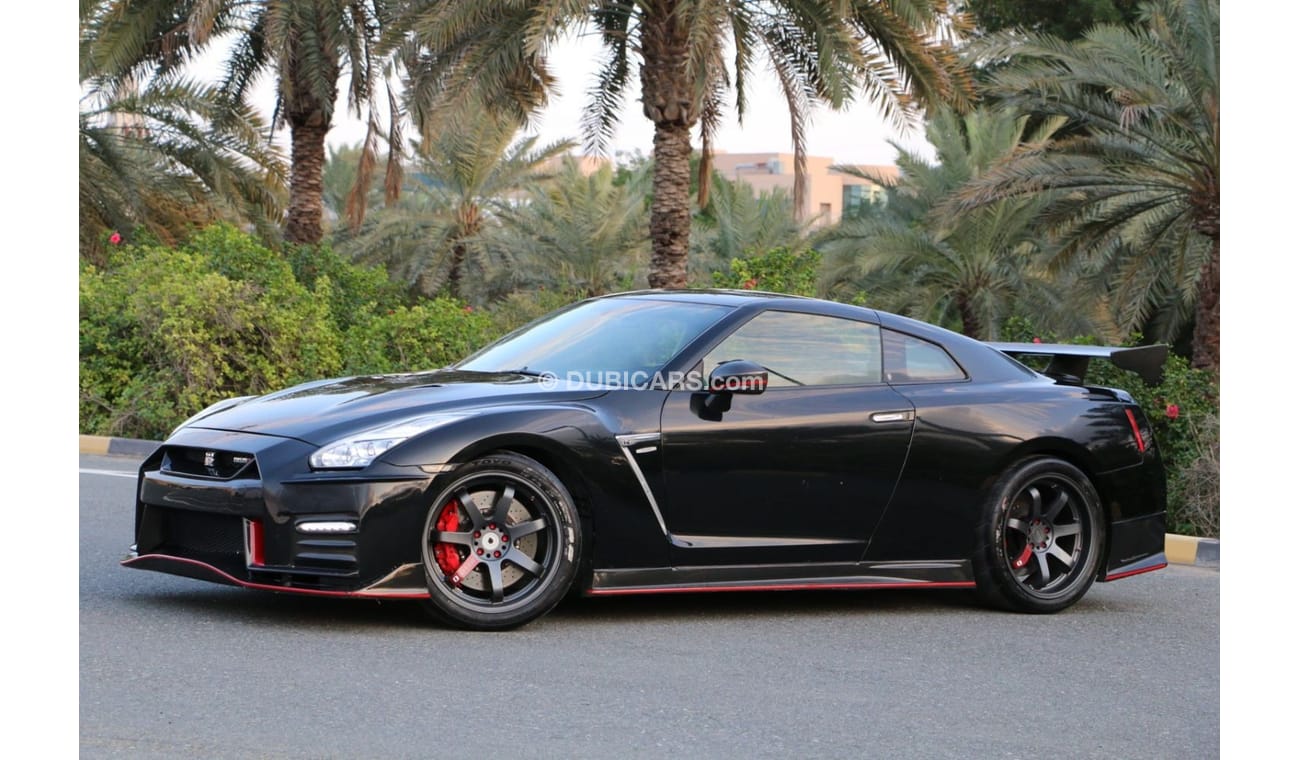 Nissan GTR NISSAN GTR BLACK EDITION GCC 2016  BODYKIT NISMO  FULL OPTION  FULL CARBON FIBER