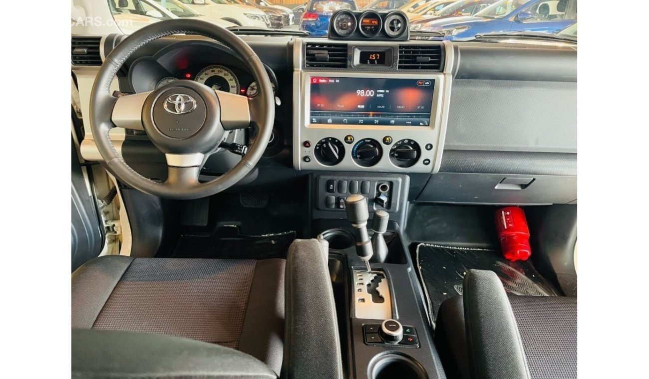 Toyota FJ Cruiser GXR AED  2,685 EMi @ 0% DP | 2022 | Under warranty | GCC | 4.0L | AWD |
