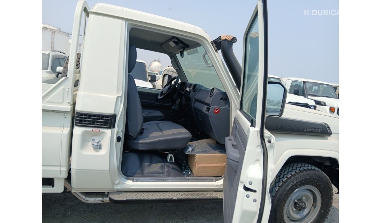 تويوتا لاند كروزر بيك آب Single Cab - 4.2L Diesel Manual - 6 Cylinders - White