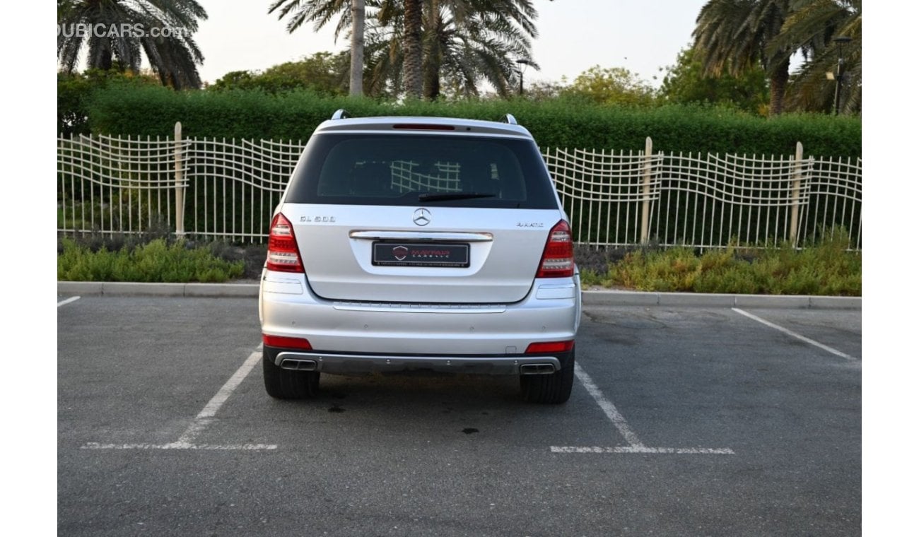 مرسيدس بنز GL 500 BEST DEAL - LOW MILEAGE - MERCEDES GL 500 4MATIC - ORIGINAL PAINT - WELL MAINTAINED - GCC