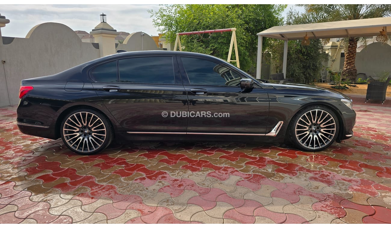 بي أم دبليو 750Li Luxury 4.4L (443 HP)