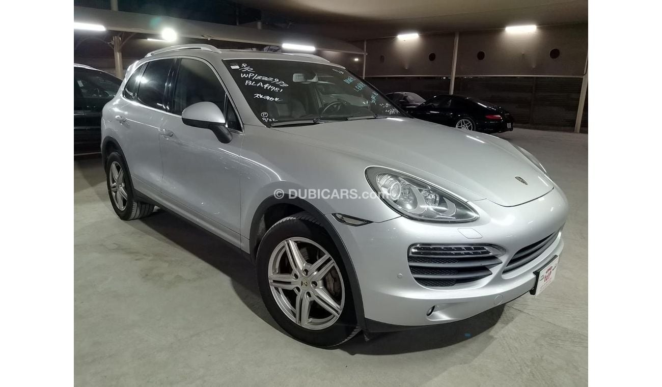 Porsche Cayenne S 4.8L , WITH SUNROOF, BLACK LEATHER AND MORE…