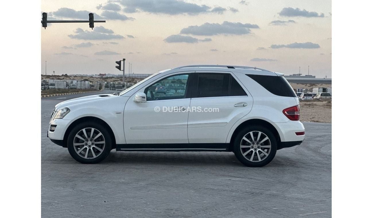 Mercedes-Benz ML 500 MODEL 2011GCC CAR PERFECT CONDITION INSIDE AND OUTSIDE FULL OPTION PANORAMIC ROOF