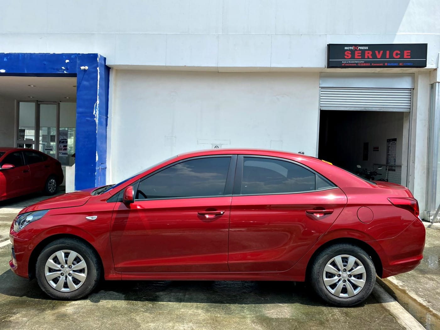 Hyundai Reina exterior - Side Profile