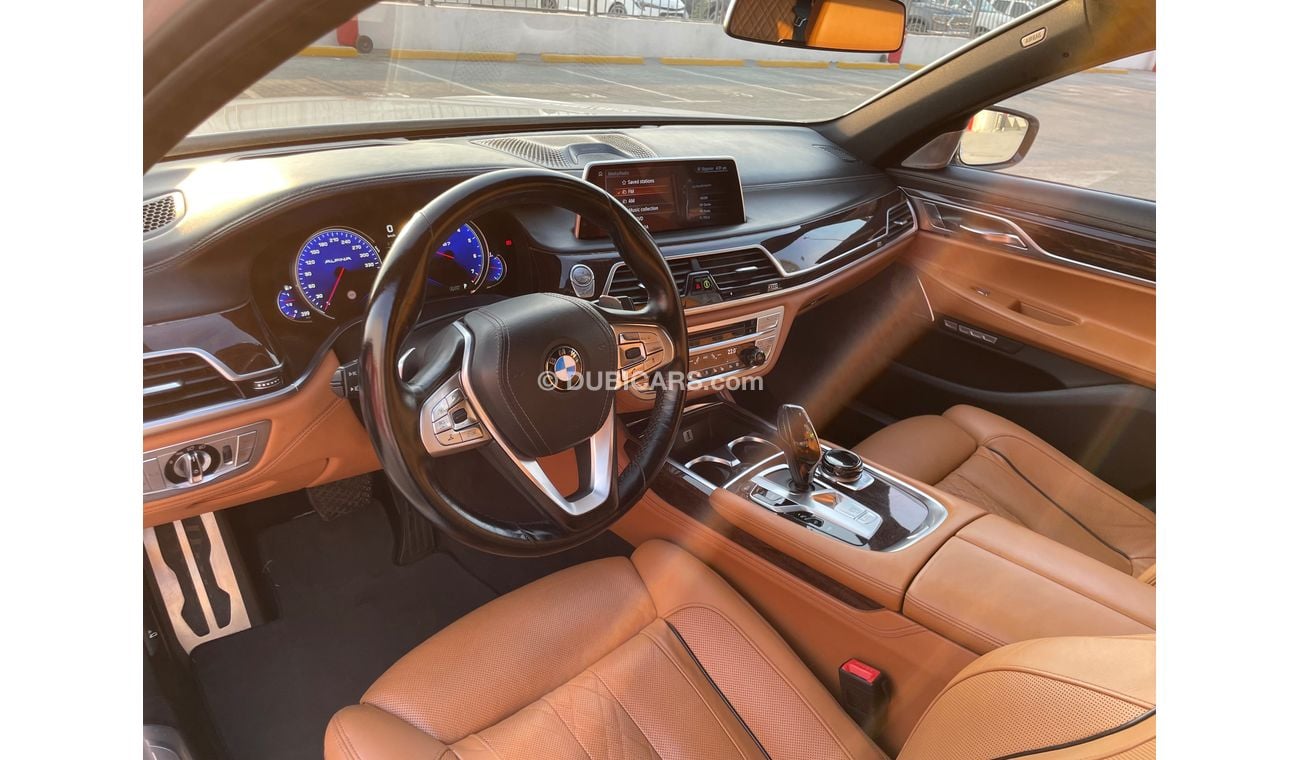 بي أم دبليو 750Li Luxury 4.4L (523 HP)