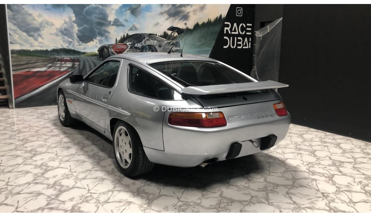 Porsche 928