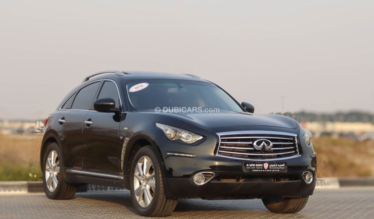 Infiniti Q70 Luxury 3.7L Infiniti Qx70 3.7L 2016 GCC (full service history) , accident-free, in excellent conditi