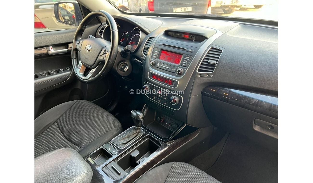 كيا سورينتو Base 2.4L AWD KIA SORENTO GCC 7 SEAT ORGINAL PAINT MODEL / 2014