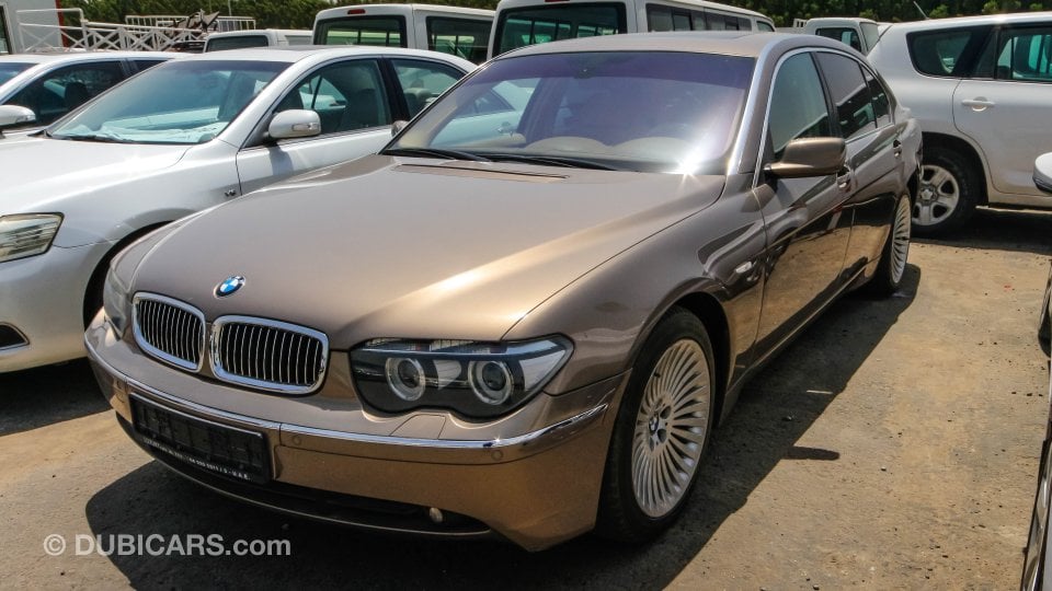 BMW 745 for sale: AED 25,000. Gold, 2004