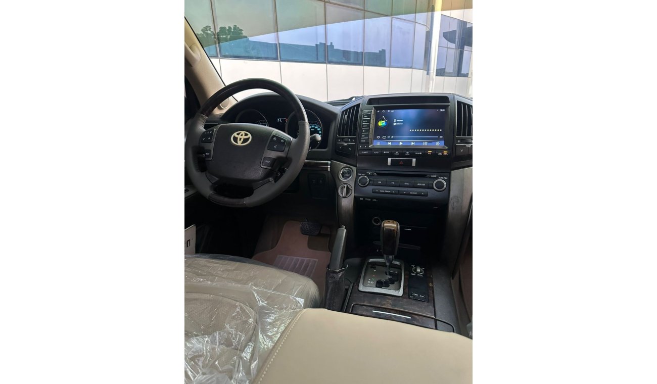 Toyota Land Cruiser تويوتا لاندكروزر VXR V8 خليجي 2010