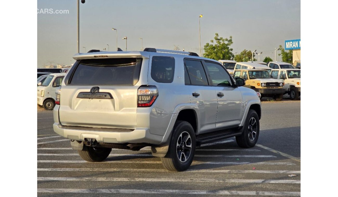 Toyota 4Runner 2020 model 4X4 , leather seats and Rear camera
