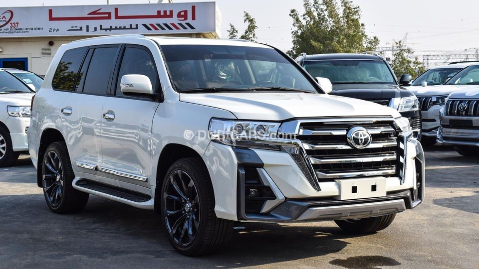 Toyota Land Cruiser VXR V8 2020 Bodykit for sale: AED 85,500. White, 2012