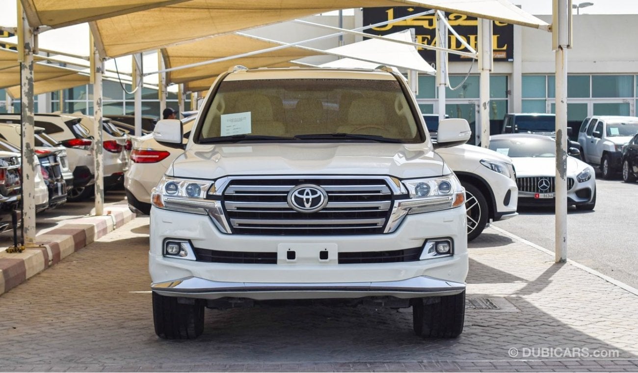 Toyota Land Cruiser GXR 5.7 L V8