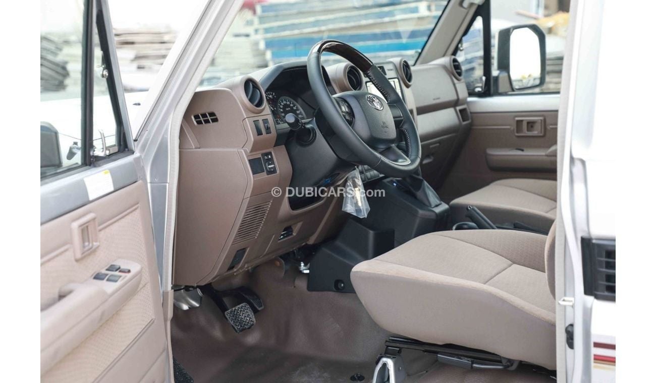 تويوتا لاند كروزر بيك آب 2024 Toyota LC79 Single Cab 4.0 - SILVER inside BEIGE | Export Only