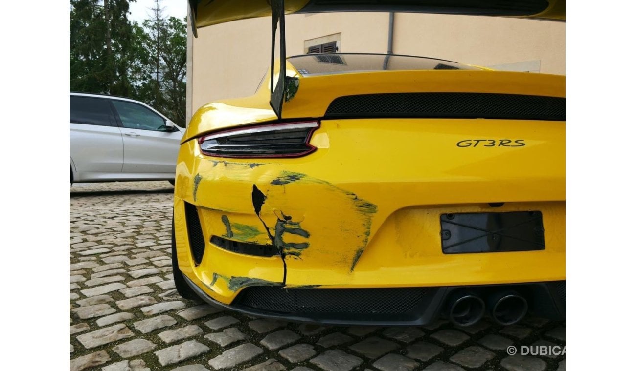 بورش 911 GT3 2020 Porsche 911 GT3 RS European specs with only 26620km with a small damage in the left side of rea