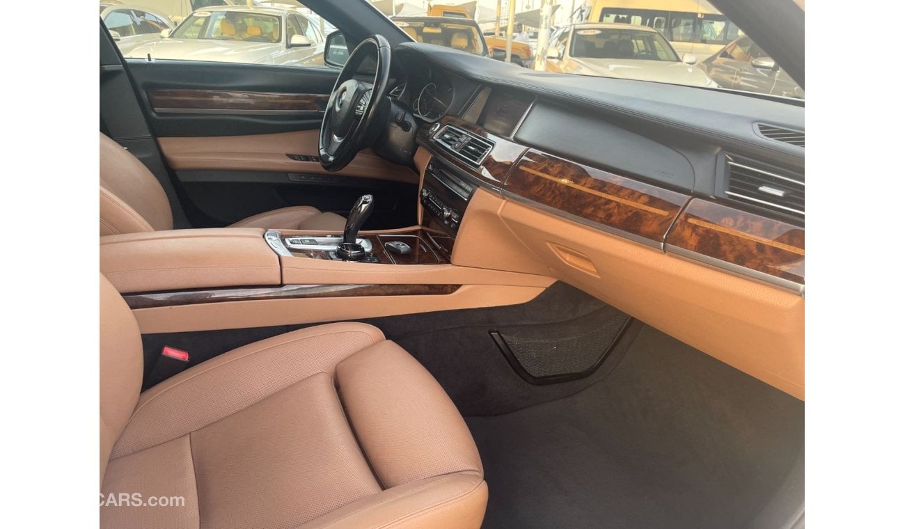 BMW 750Li Exclusive BMW 750 Li_TWIN POWER TERBO _GCC_2015_Excellent Condition _Full option