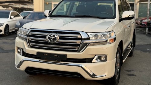 تويوتا لاند كروزر Toyota Land Cruiser 2017 VXR LHD v8 petrol