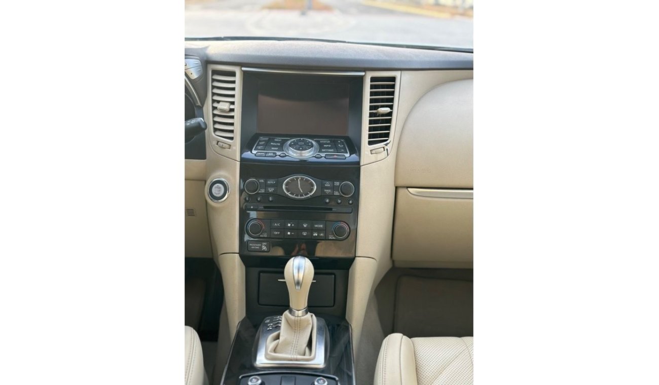 Infiniti QX70 Sport Luxury MODEL 2017 GCC CAR PERFECT CONDITION INSIDE AND OUTSIDE FULL OPTION ONE OWNER ORIGINAL