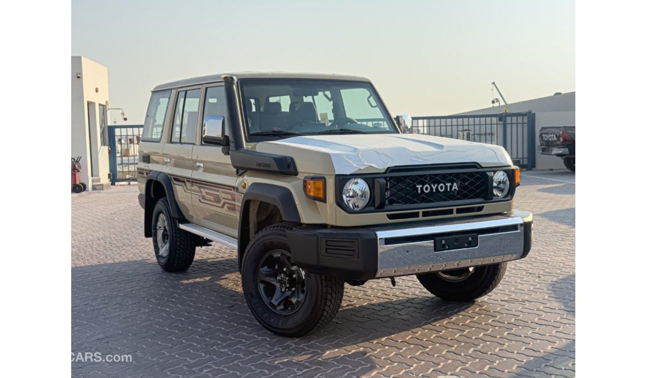 تويوتا لاند كروزر هارد توب 2024 Toyota LC76 4.0 Hard Top LX HI - بيج من الداخل رمادي مزرق | للتصدير فقط