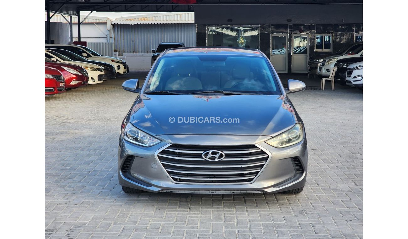 Hyundai Elantra Base 2.0L