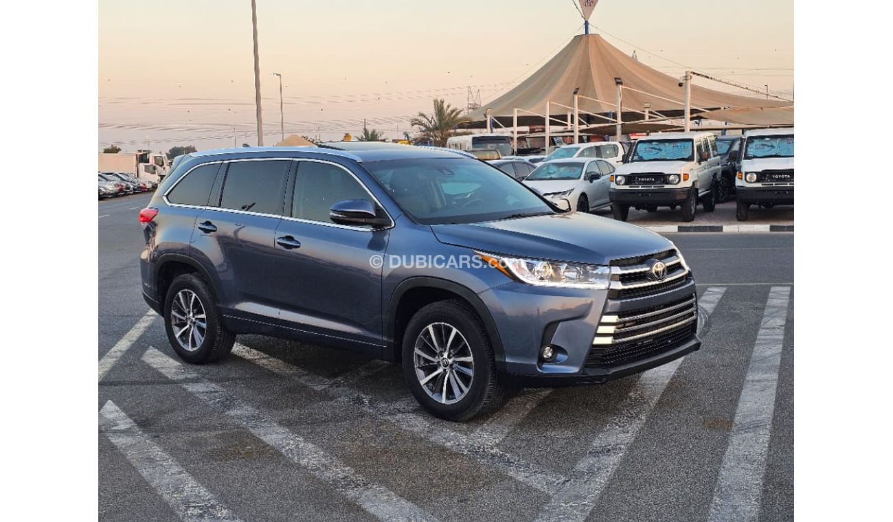 Toyota Highlander 2018 model XLE sunroof and original leather seats