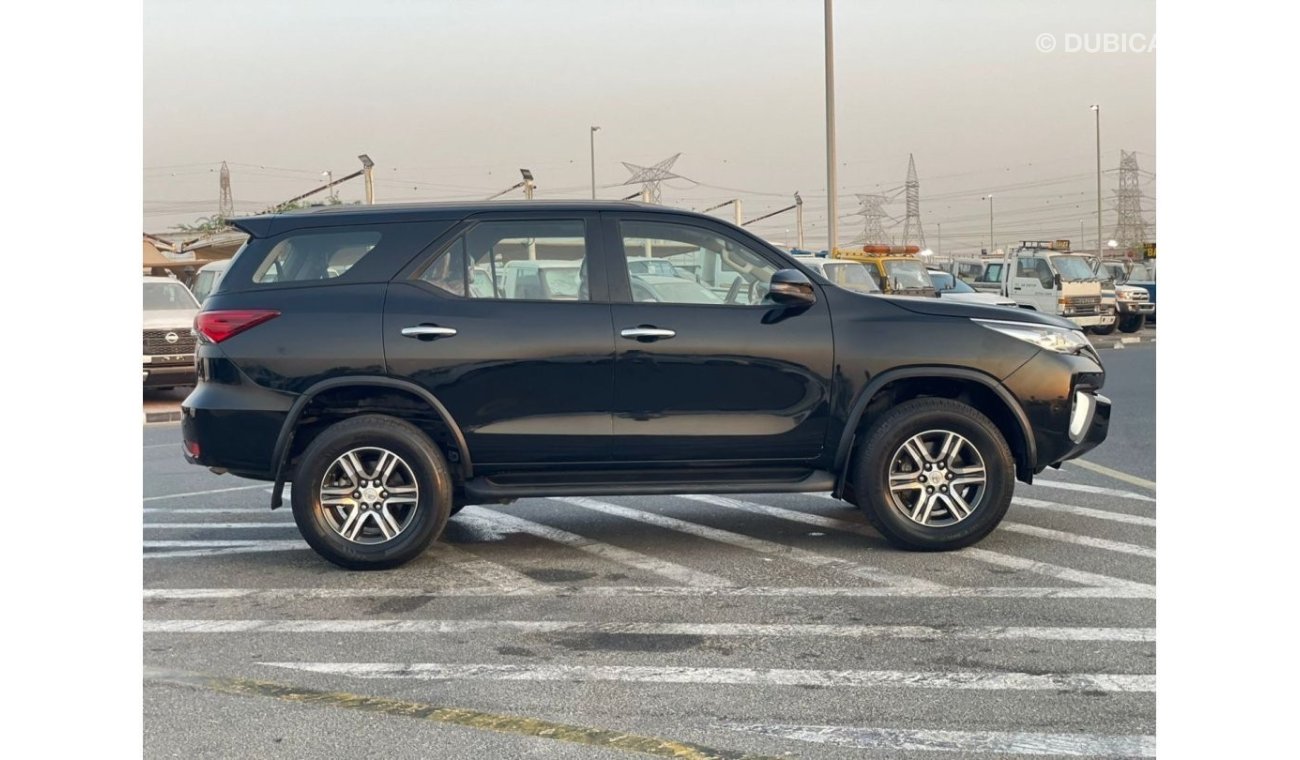 Toyota Fortuner 2019 Toyota Fortuner EXR+ 2.7L V4 - 4x4 AWD - Rear CAM & Sensor - No accident -