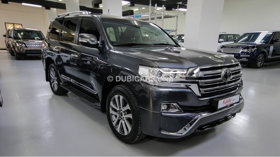 Toyota Land Cruiser VXR V8 5.7 for sale: AED 290,000. Grey/Silver, 2016