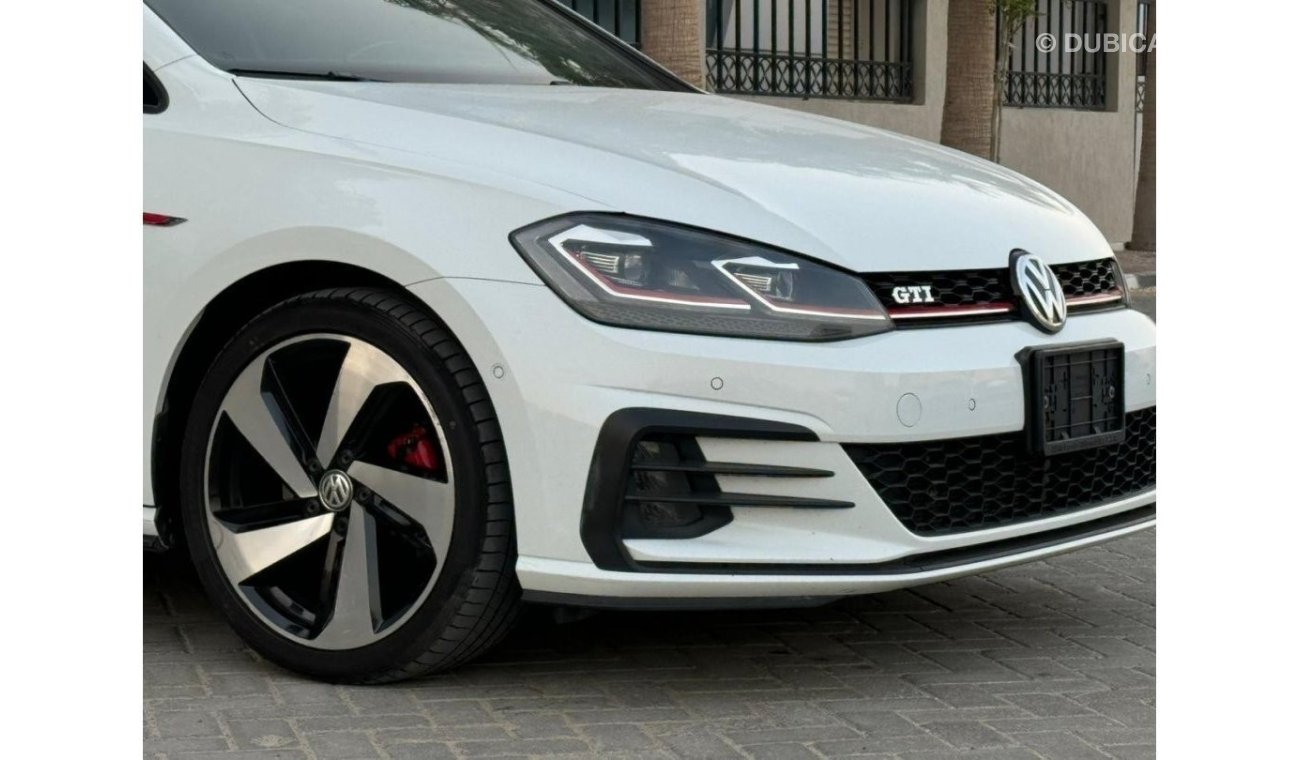 Volkswagen Golf GTI P1