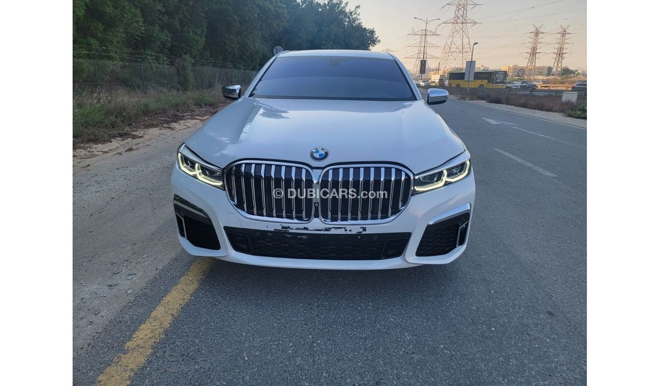 BMW 750Li Luxury 4.4L (443 HP)