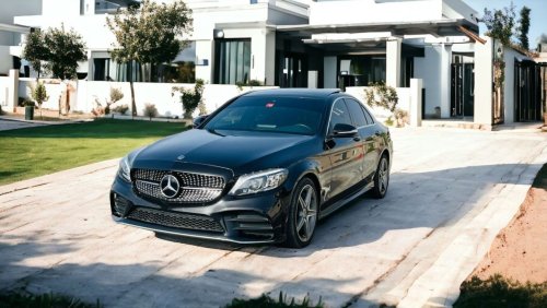 Mercedes-Benz C 300 Luxury AED 1040 PM | Mercedes C300 AMG 2018 | No Accident History | Well Maintained