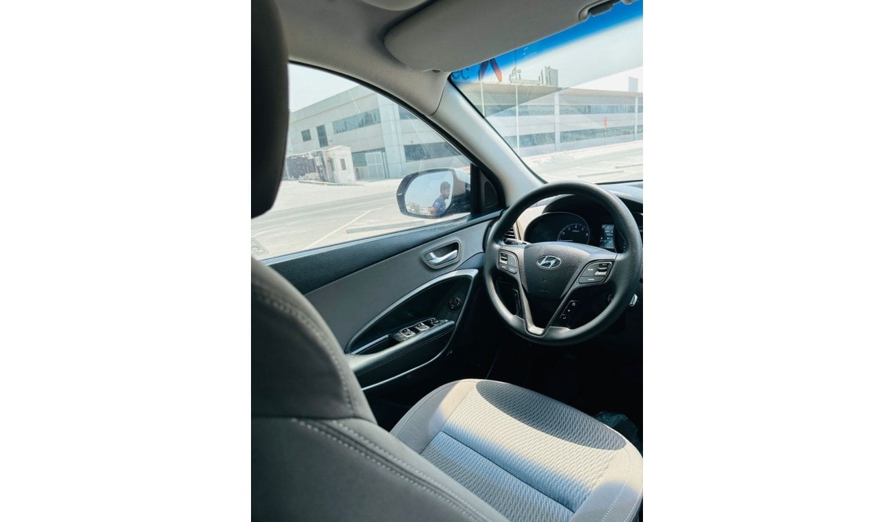 Hyundai Santa Fe GL AED 700 PM | HYUNDAI SANTA FE  2.4L | 2018 | GCC | 0% DP | WELL MAINTAINED