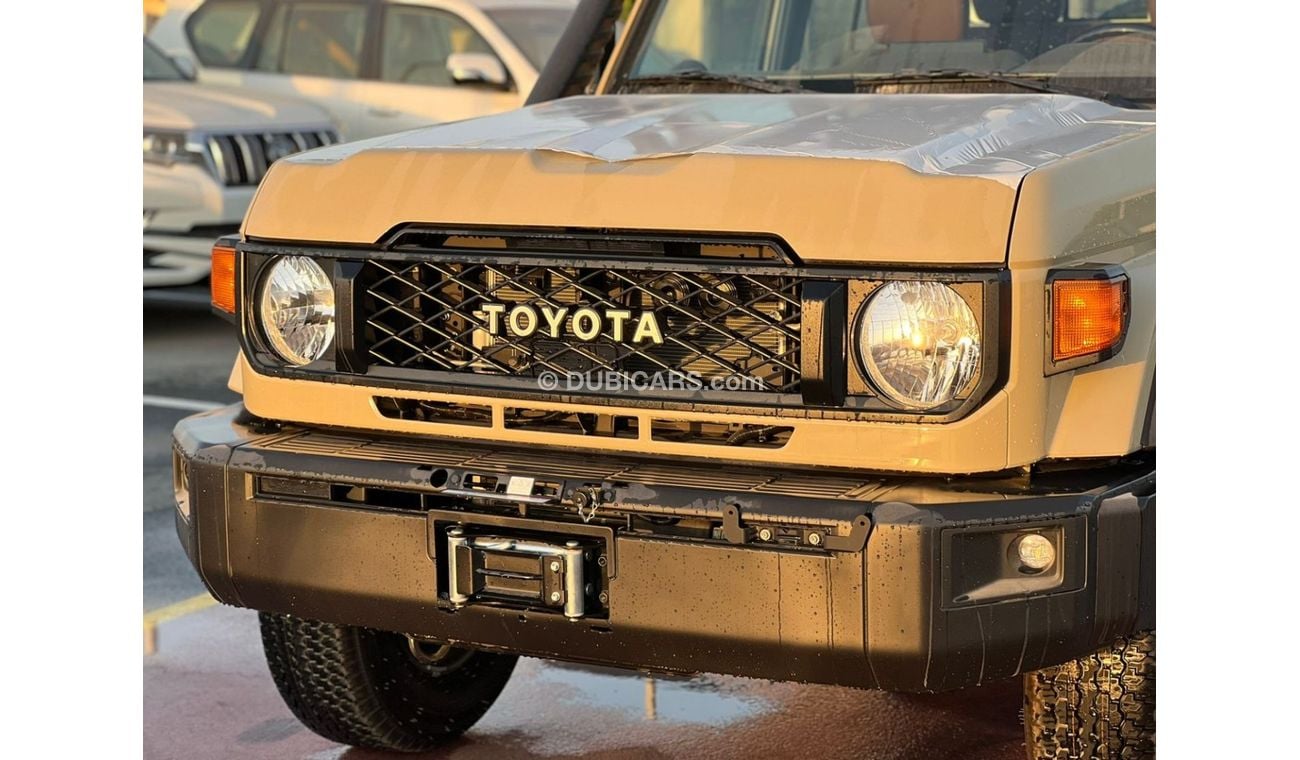 Toyota Land Cruiser Pick Up 4.0L Double Cab TOYOTA LAND CRUISER (70 SERIES) (GRI79) 4.0L Pick-up 4WD 4 Doors