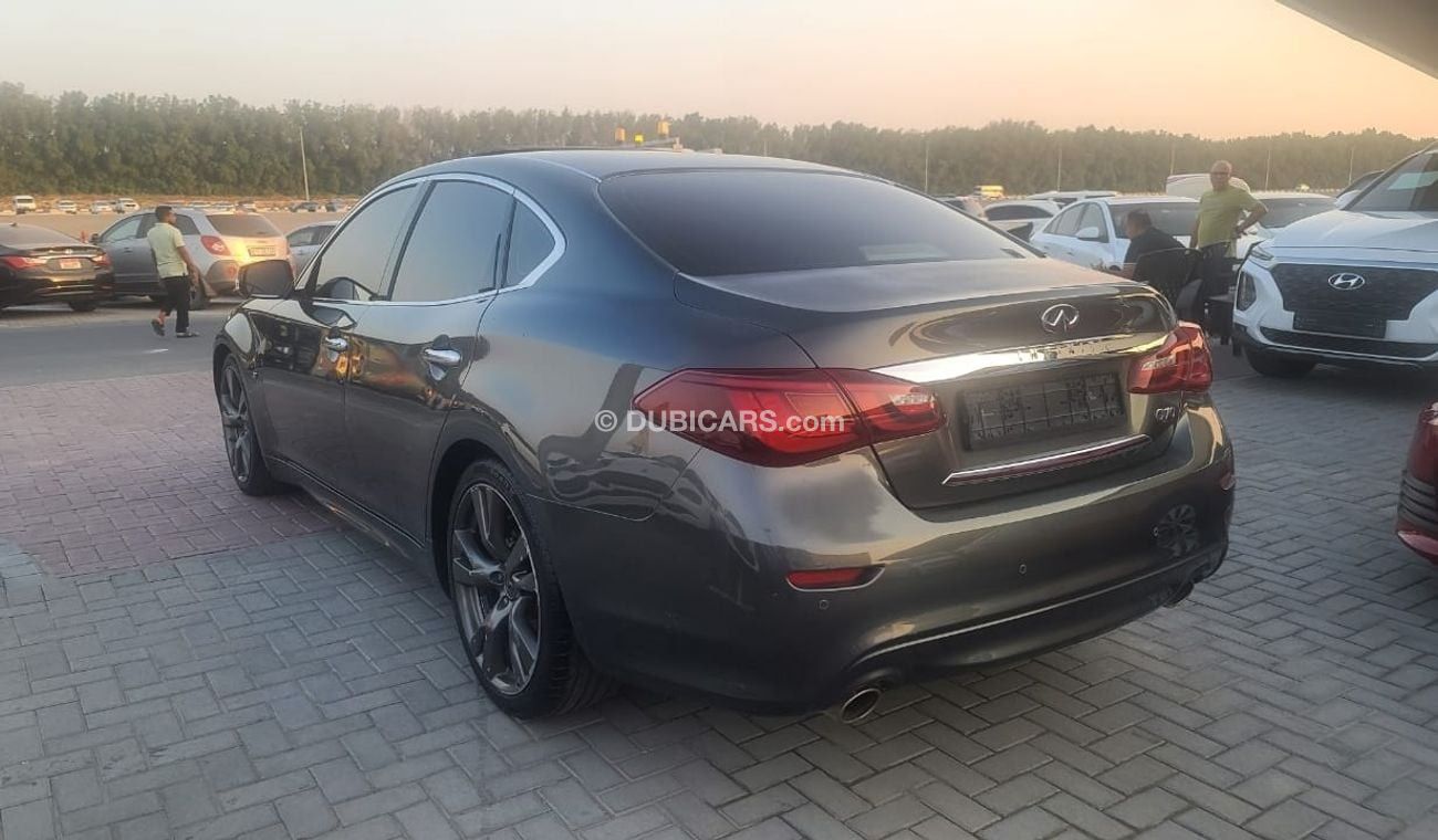 Infiniti Q70 Luxe 3.7L